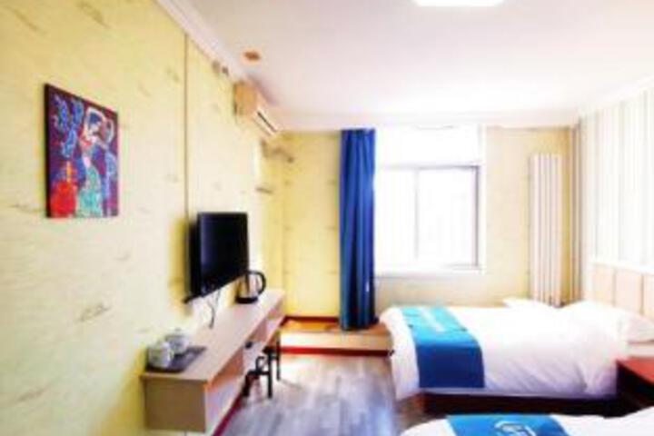 Room 5 of 6
