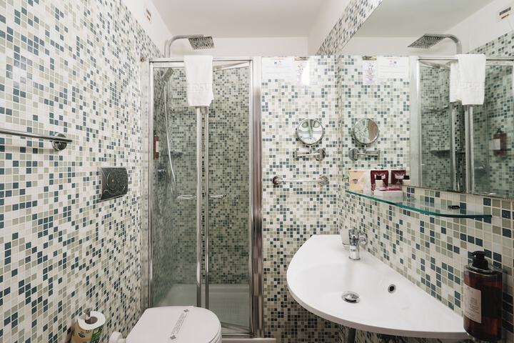 Room 145 of 180