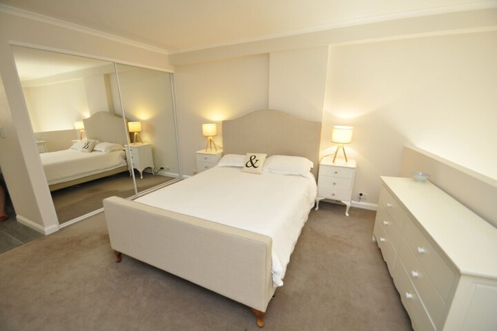 Room 6 of 37