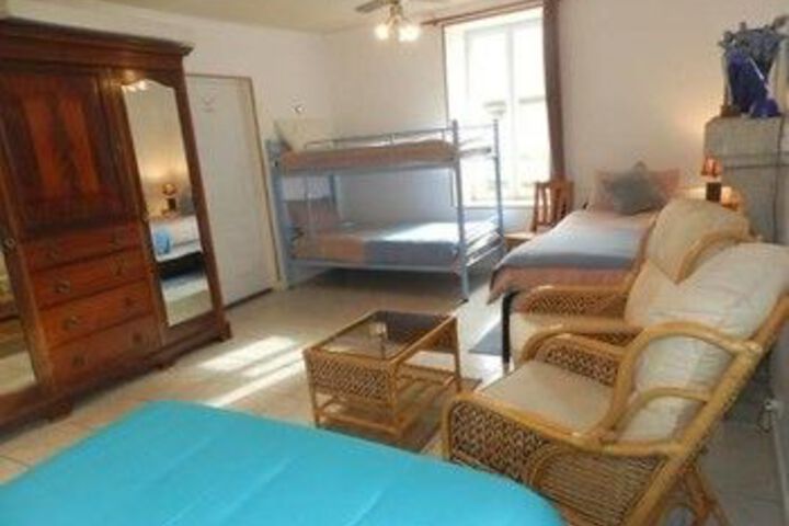 Room 8 of 9