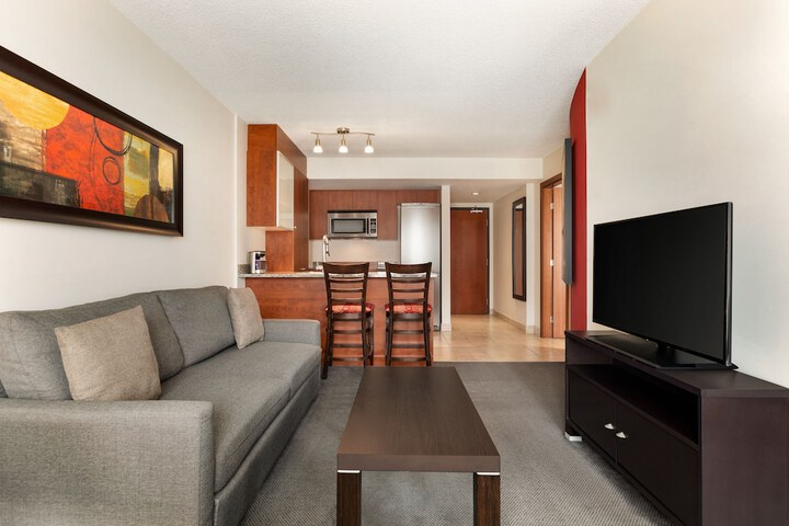 Room 34 of 48