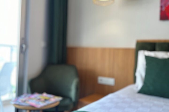 Room 35 of 102