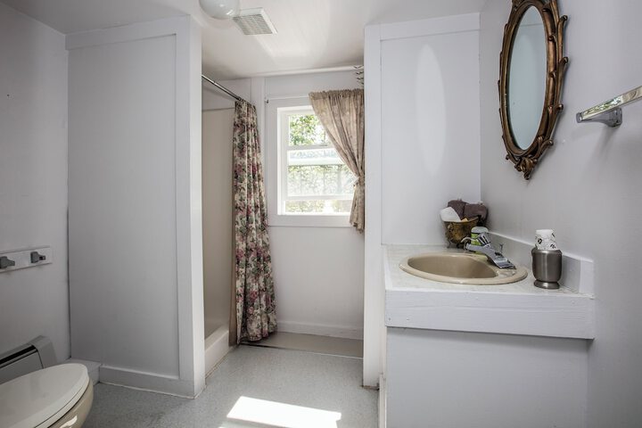 Room 44 of 98