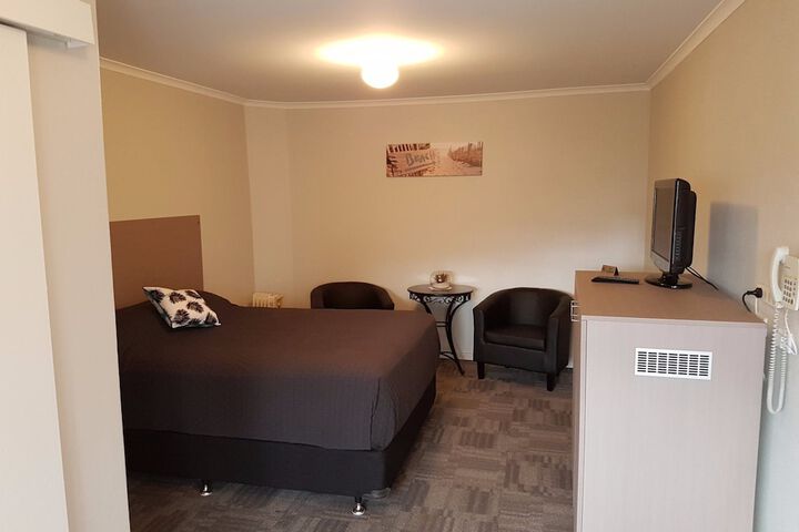 Room 8 of 18