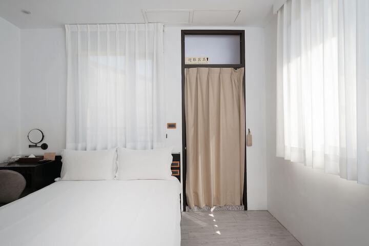 Room 13 of 92