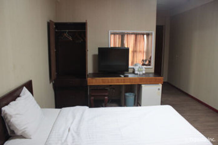 Room 53 of 79