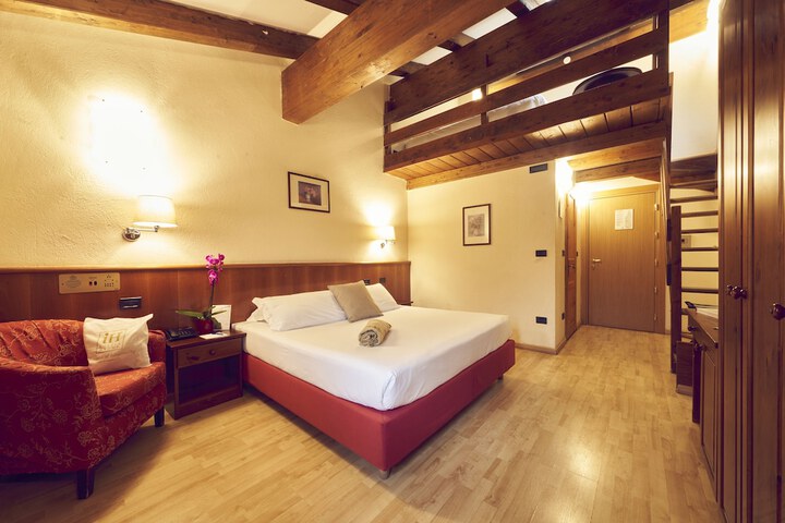 Room 19 of 111
