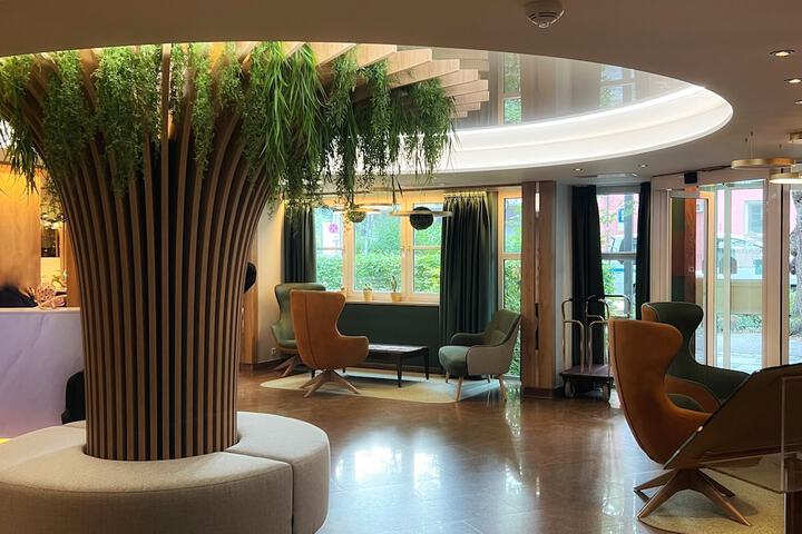 Entrance & Lobby