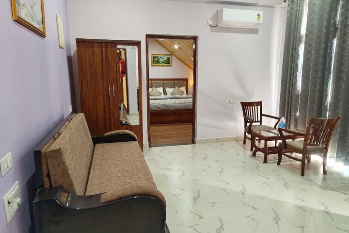 Room 6 of 38
