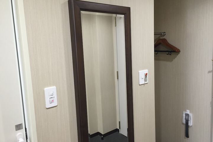 Room 10 of 48