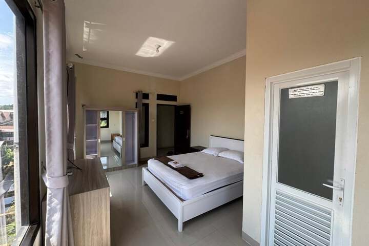 Room 8 of 17