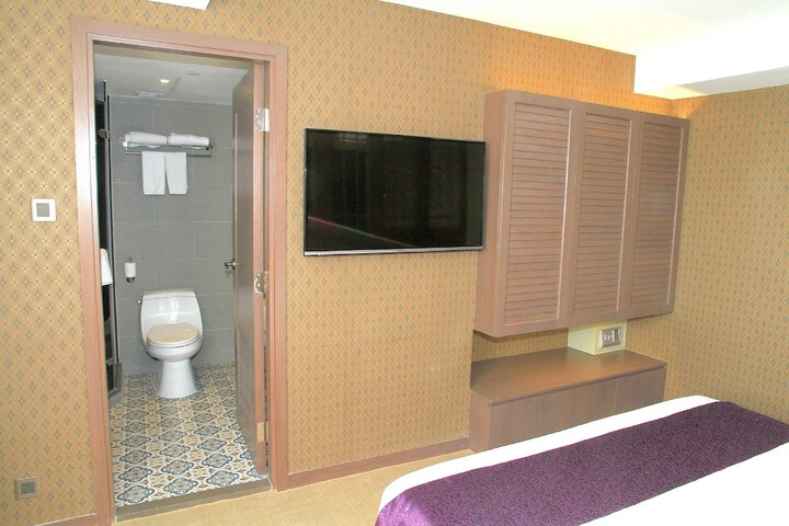 Room 12 of 46