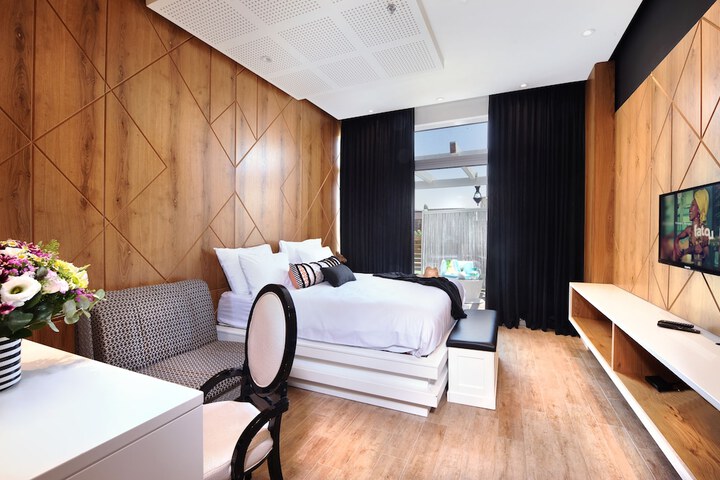 Room 9 of 40