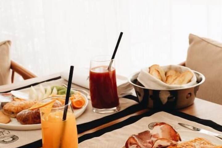 Breakfast/Coffee Service 129 of 136