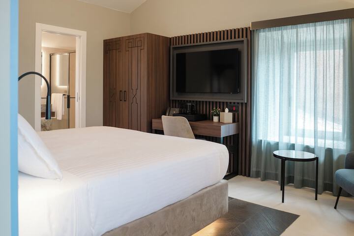 Room 8 of 47