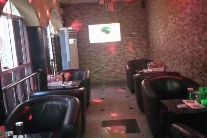 Lounge 11 of 14
