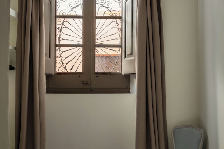 Room 6 of 36