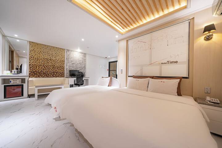 Room 18 of 100