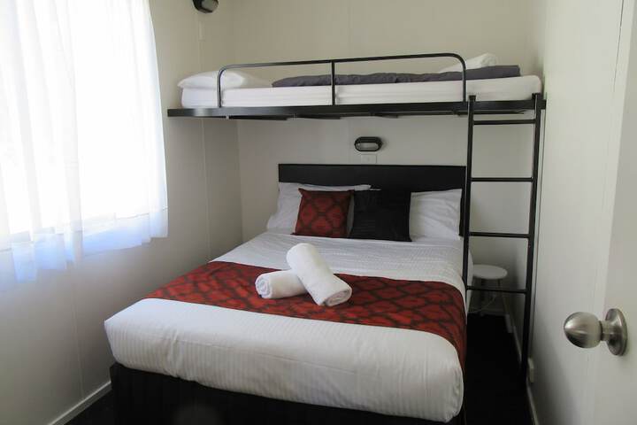 Room 28 of 93
