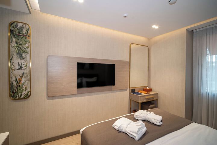 Room 15 of 170