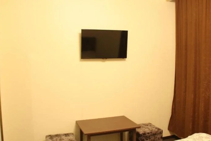 Room 6 of 13