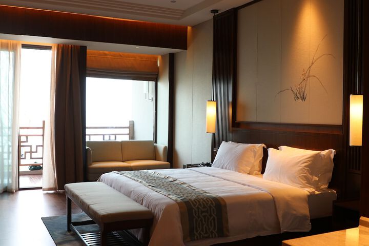 Room 9 of 68