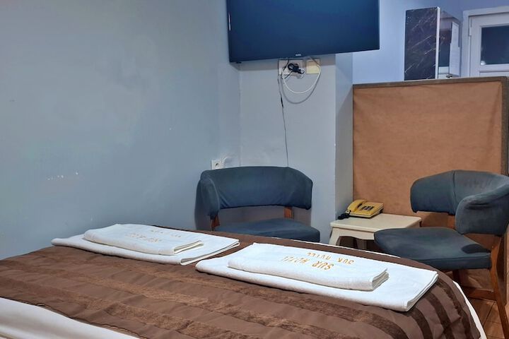 Room 10 of 29