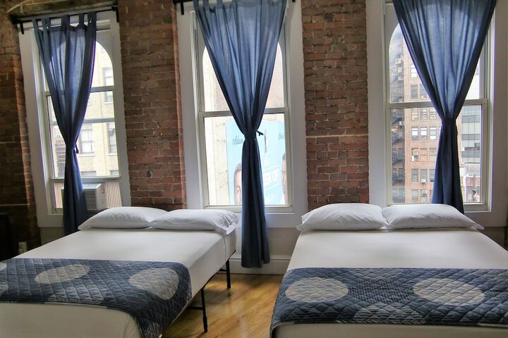 Room 52 of 69