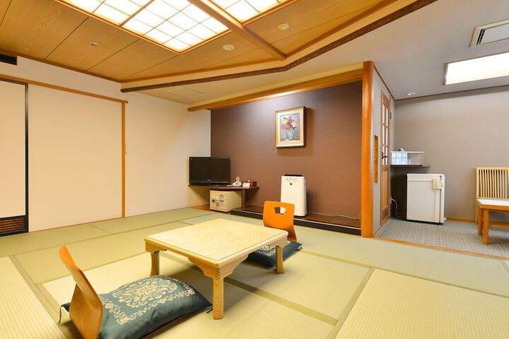 Room 27 of 66