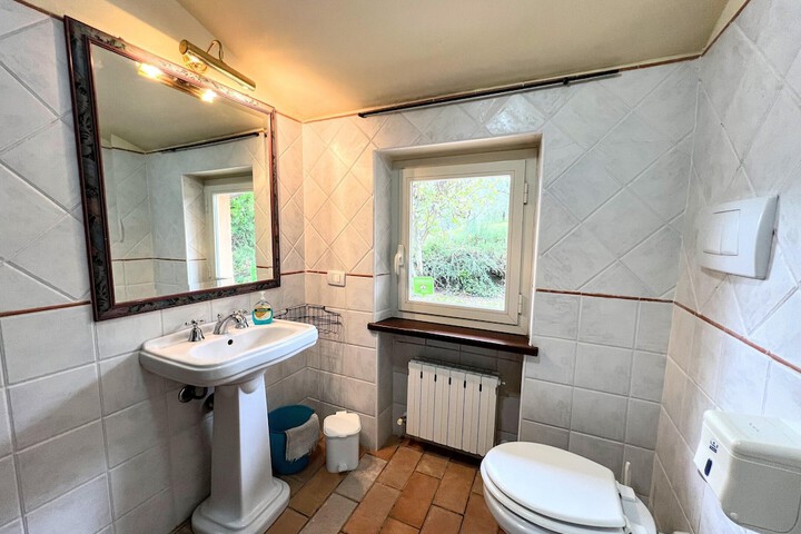 Room 9 of 24