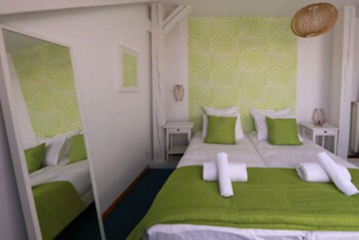 Room 17 of 25