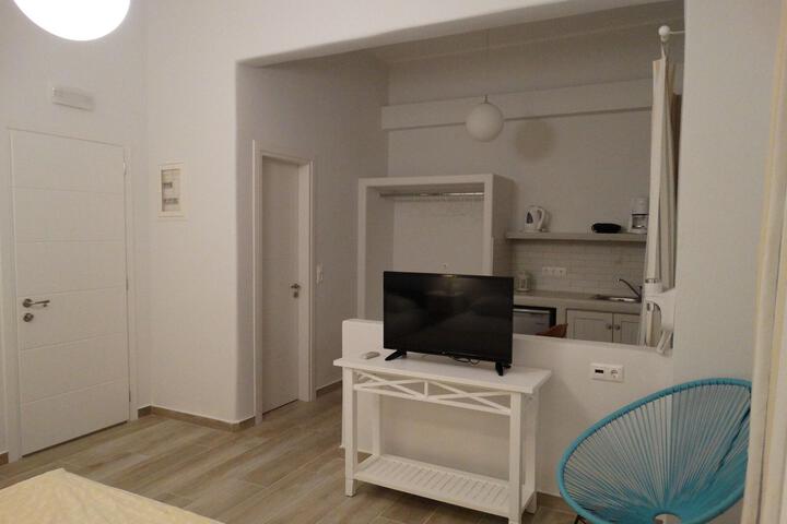 Room 3 of 43