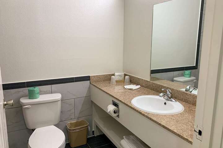 Room 16 of 32