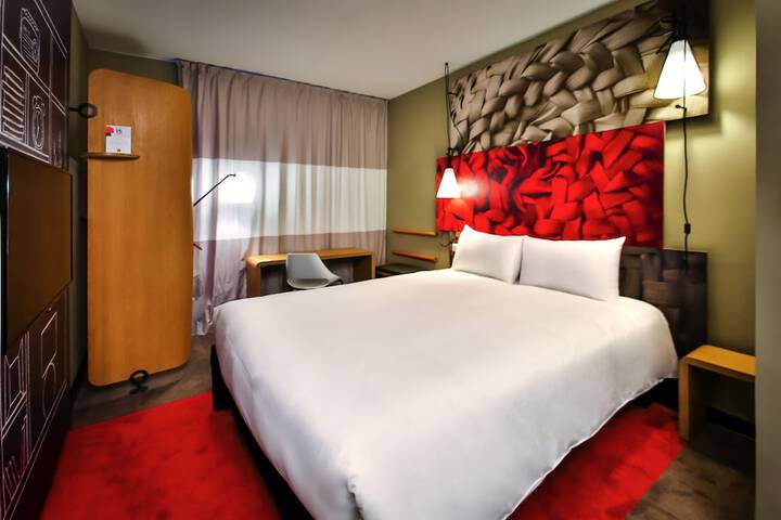 Room 3 of 79