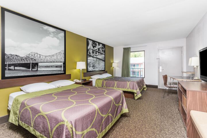 2 Queen Beds (6 of 13)