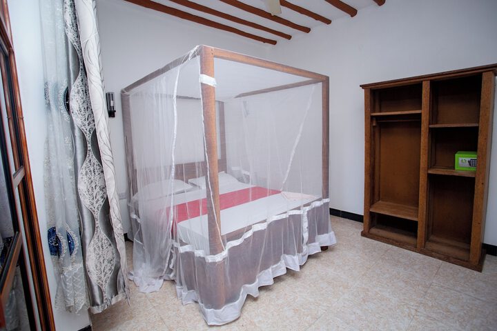 Room 4 of 49