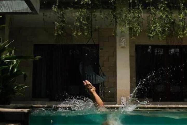 Pool 21 of 38