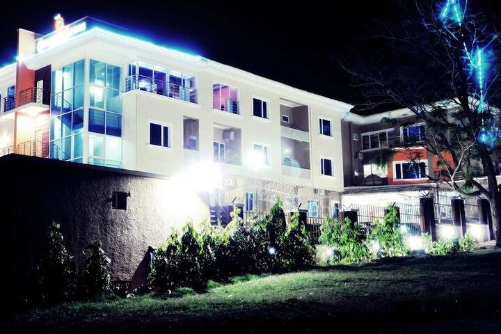 Hotel Exterior 28 of 31