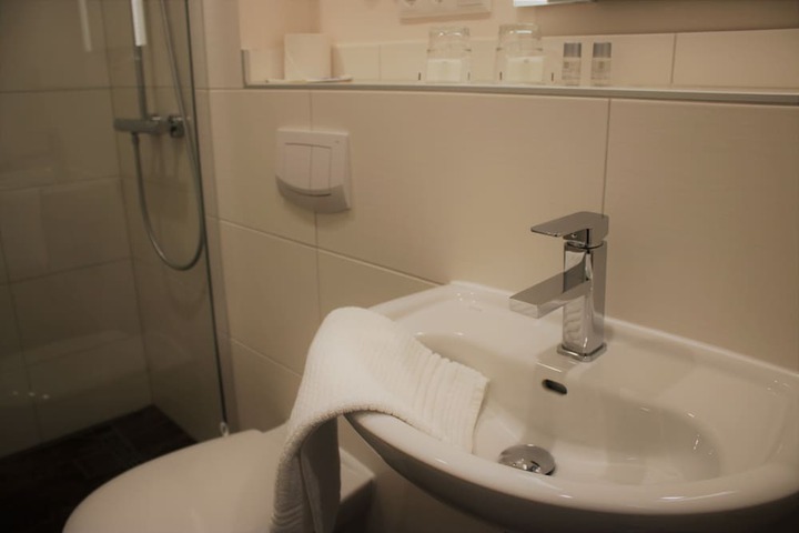 Room 16 of 27