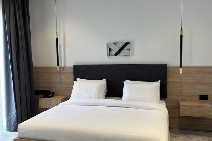 Room 11 of 48