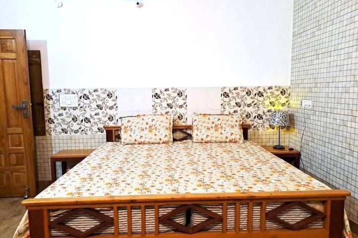 Room 7 of 25