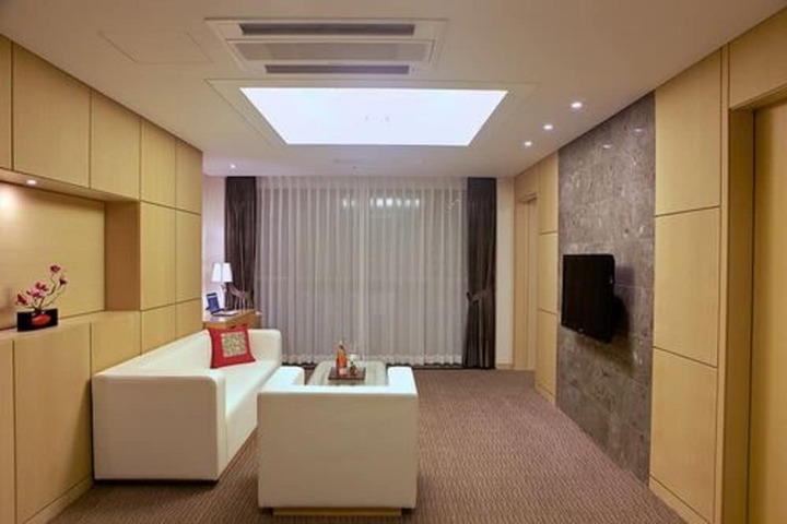 Room 35 of 48