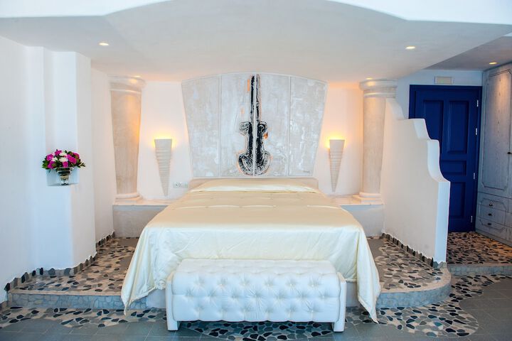 Room 3 of 68
