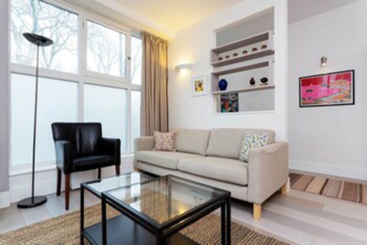 Room 10 of 20