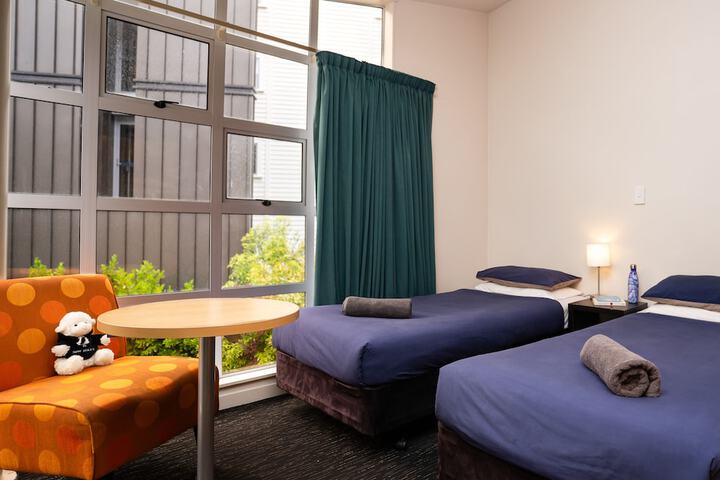 Room 6 of 37