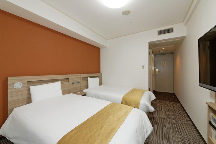 Room 8 of 30