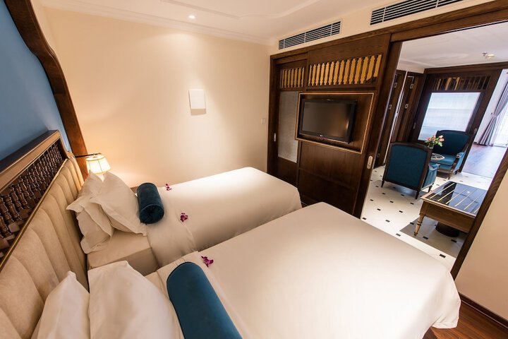Room 10 of 85