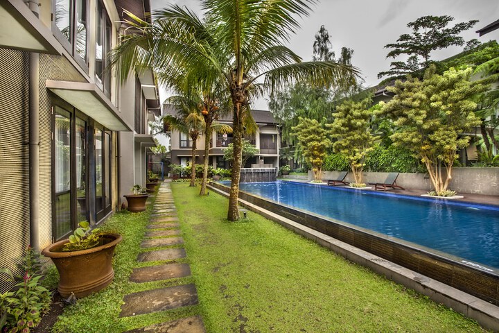 Pools & Facilities