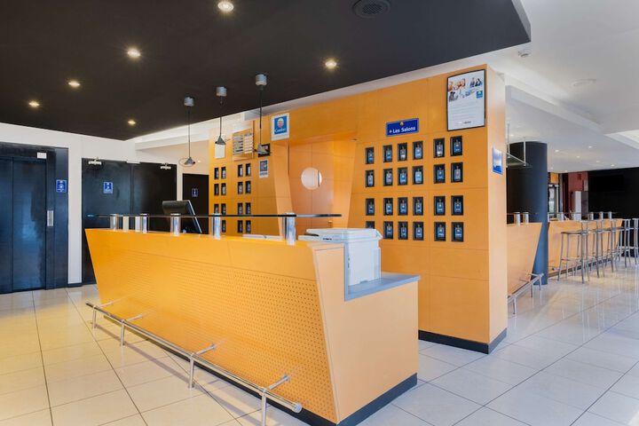 Entrance & Lobby