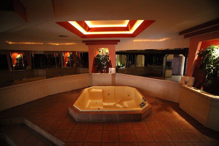 Hot Tub 20 of 27